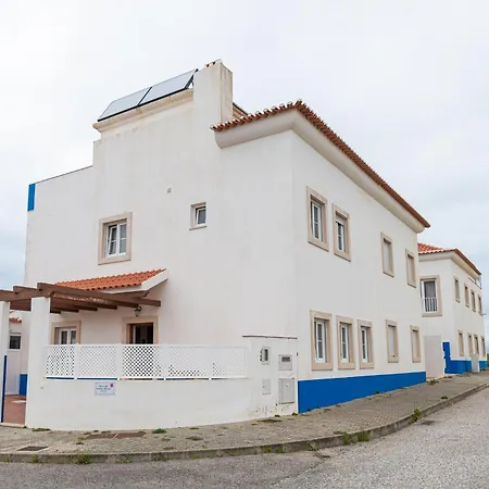 Donothing House - - Baleal
