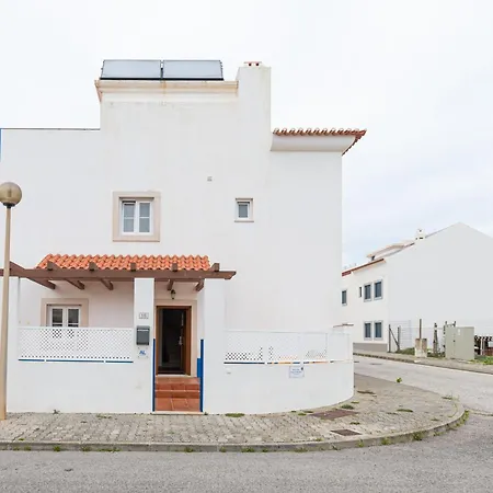 Donothing House - - * Baleal