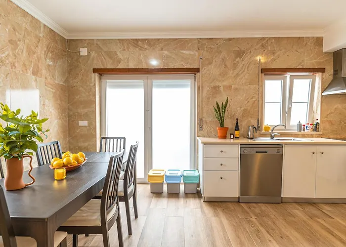 Donothing House - - *